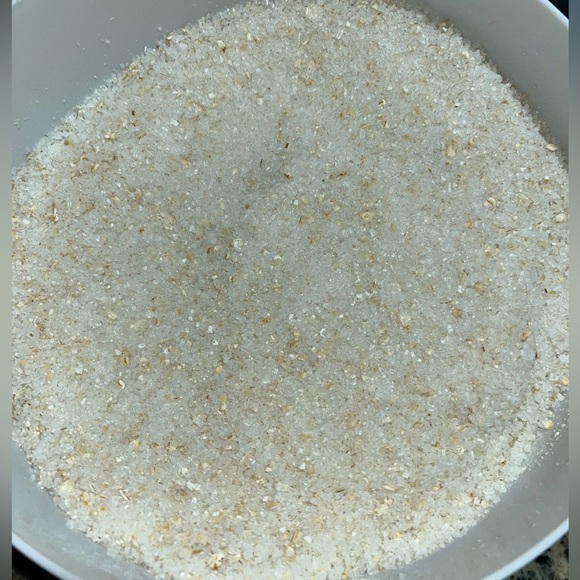 Oatmeal Milk + Honey Bath Salt Miss Val’s Heavenly Scent - Picture 5 of 5